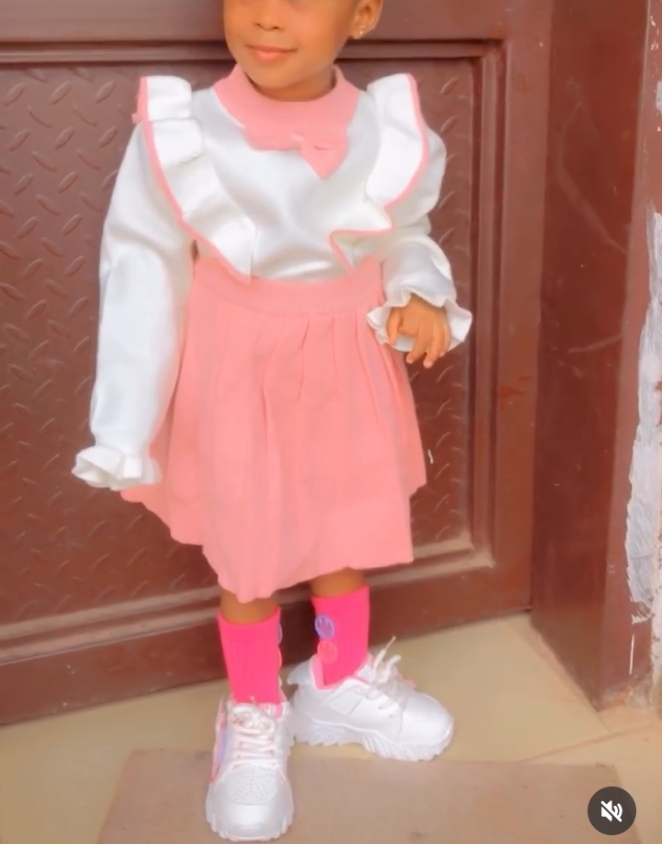 Stylish Baby Girl Skirt Two-Piece Set – Trendy Top & Skirt Outfit. - Image 2